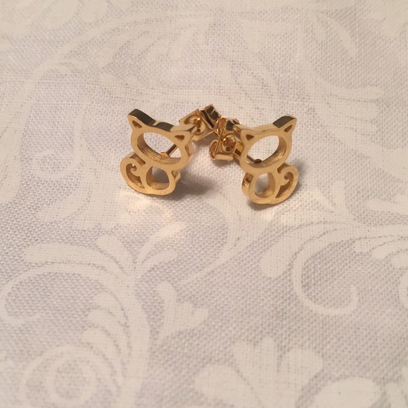Host Pick x 4 🔥🔥🔥🔥 Adorable gold cat earrings - Picture 4 of 5